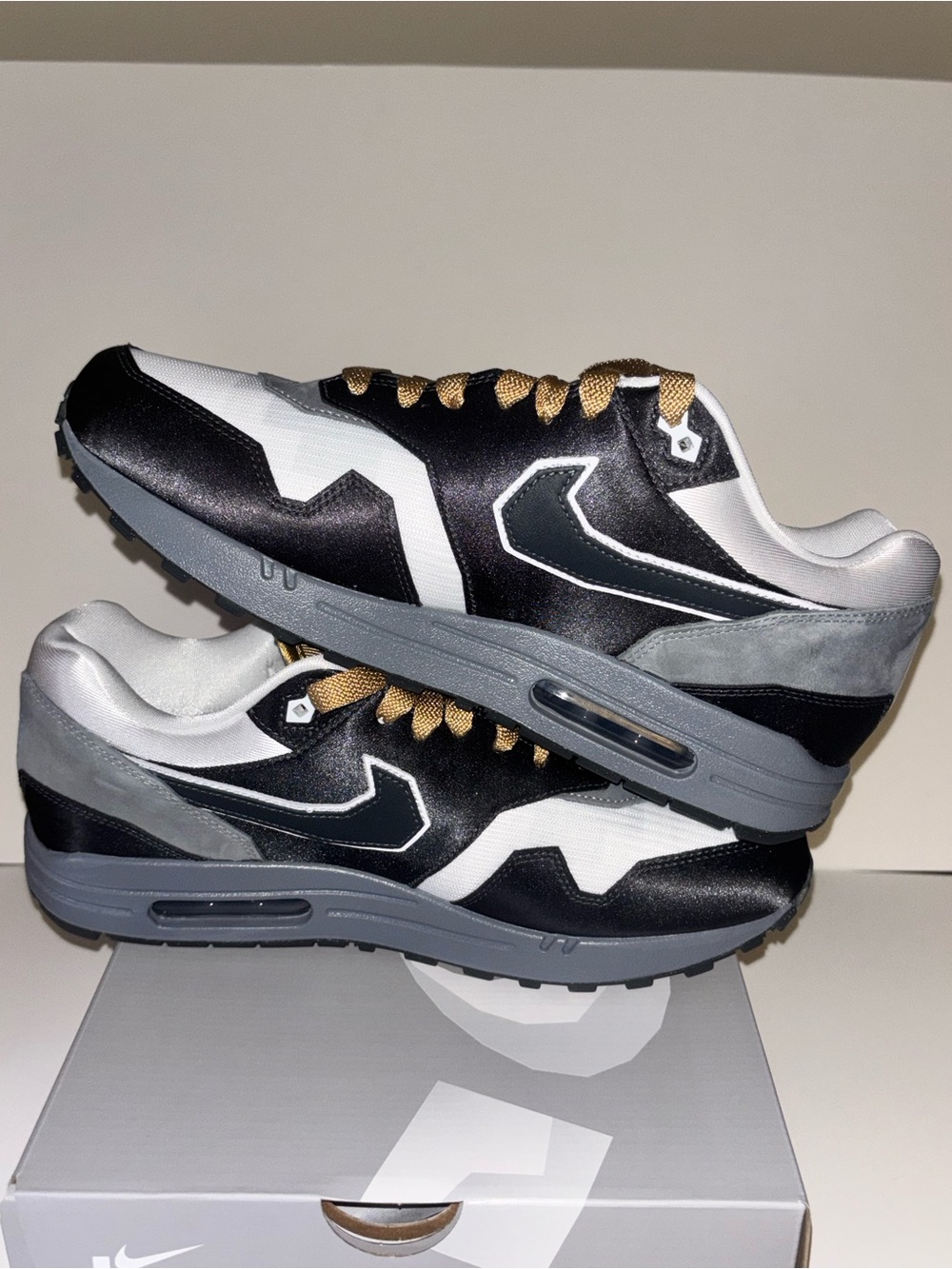 Nike Men’s Black, Gray & White Retro-Style Sneakers